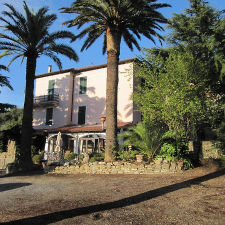 Hotel Ristorante Il Caminetto Diano Marina Exterior foto