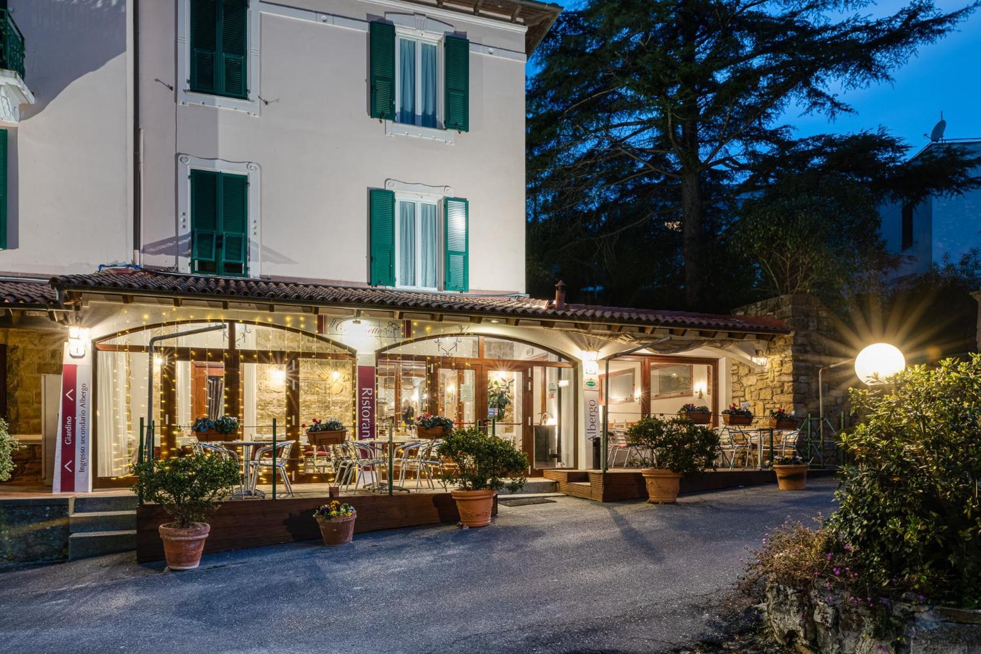 Hotel Ristorante Il Caminetto Diano Marina Exterior foto